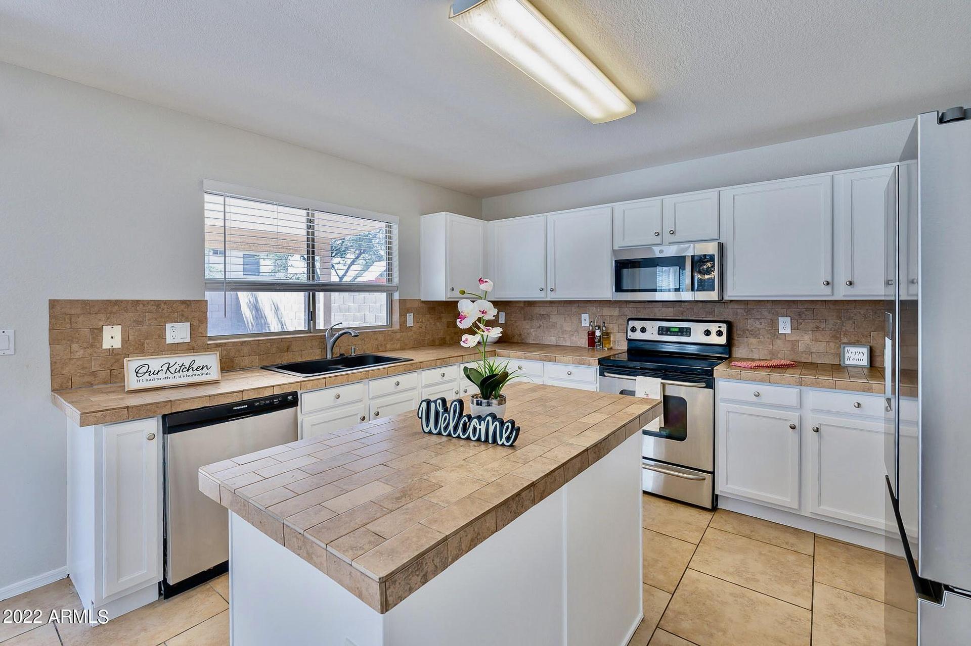 8543 W Vogel Ave, Peoria, AZ 85345