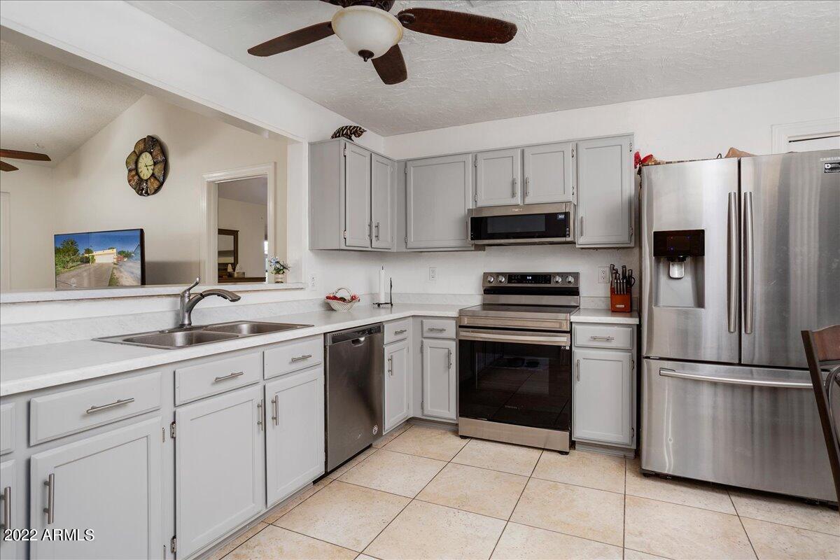9619 N 88th Dr, Peoria, AZ 85345