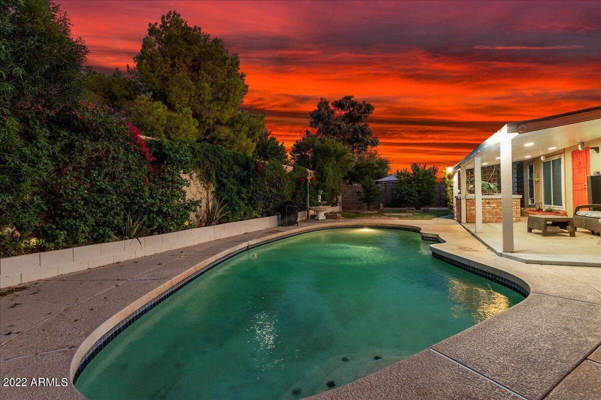 9619 N 88th Dr, Peoria, AZ 85345
