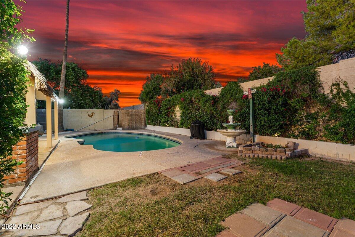 9619 N 88th Dr, Peoria, AZ 85345