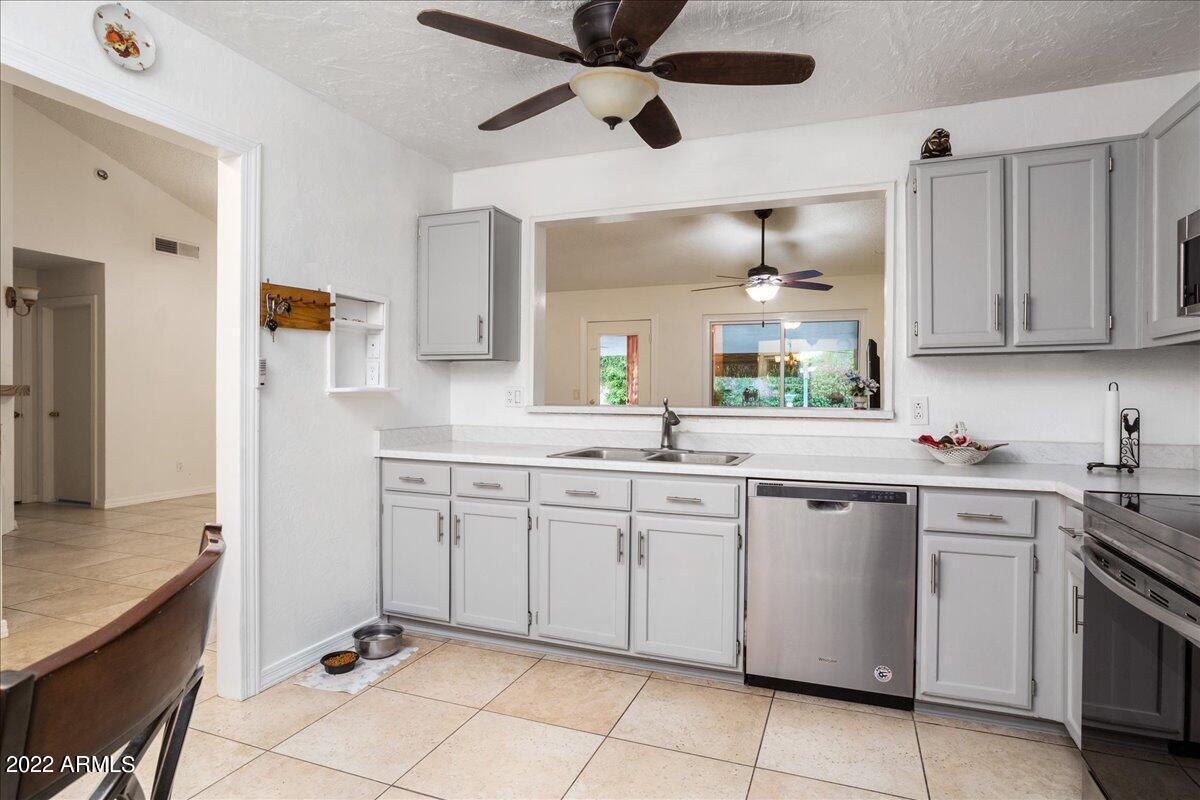 9619 N 88th Dr, Peoria, AZ 85345