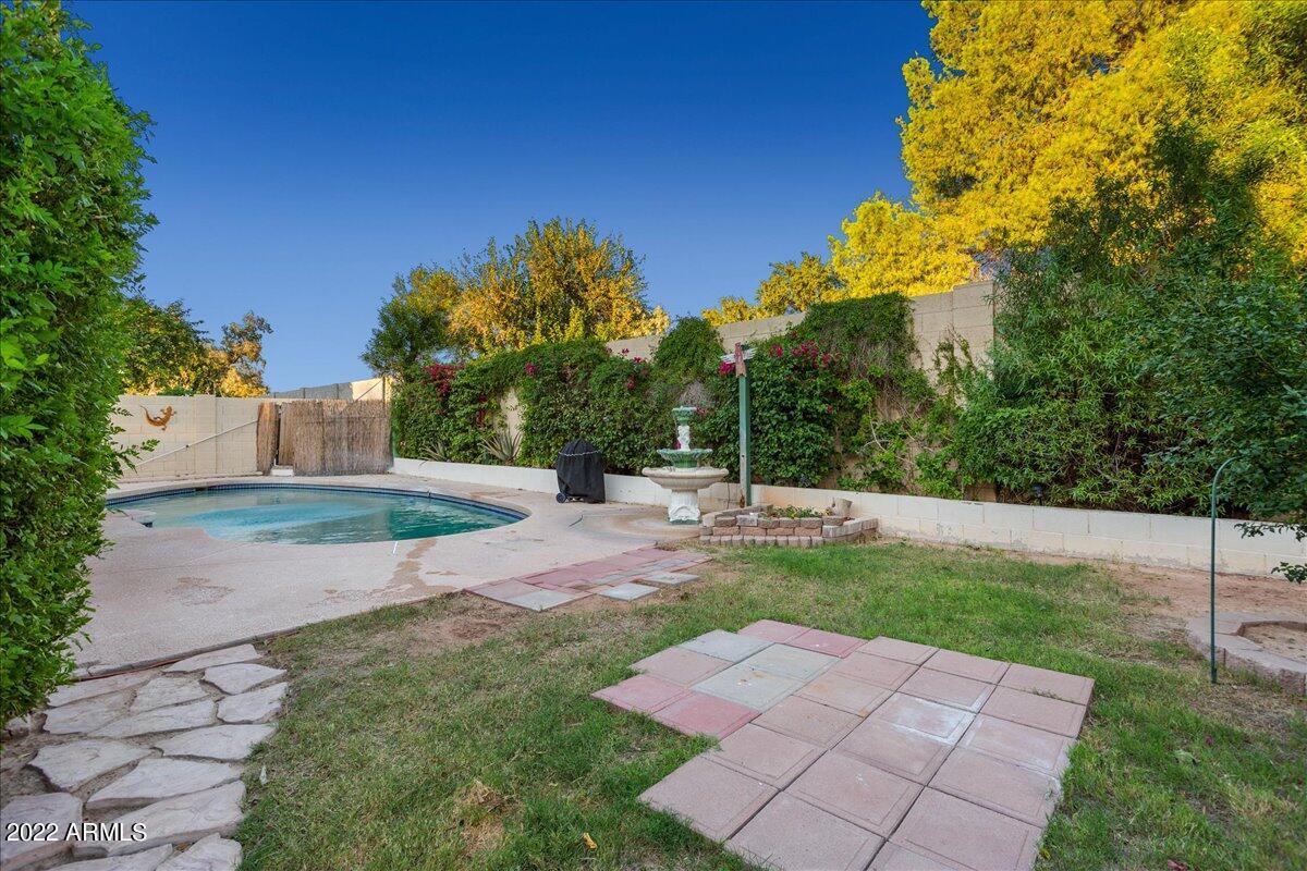 9619 N 88th Dr, Peoria, AZ 85345