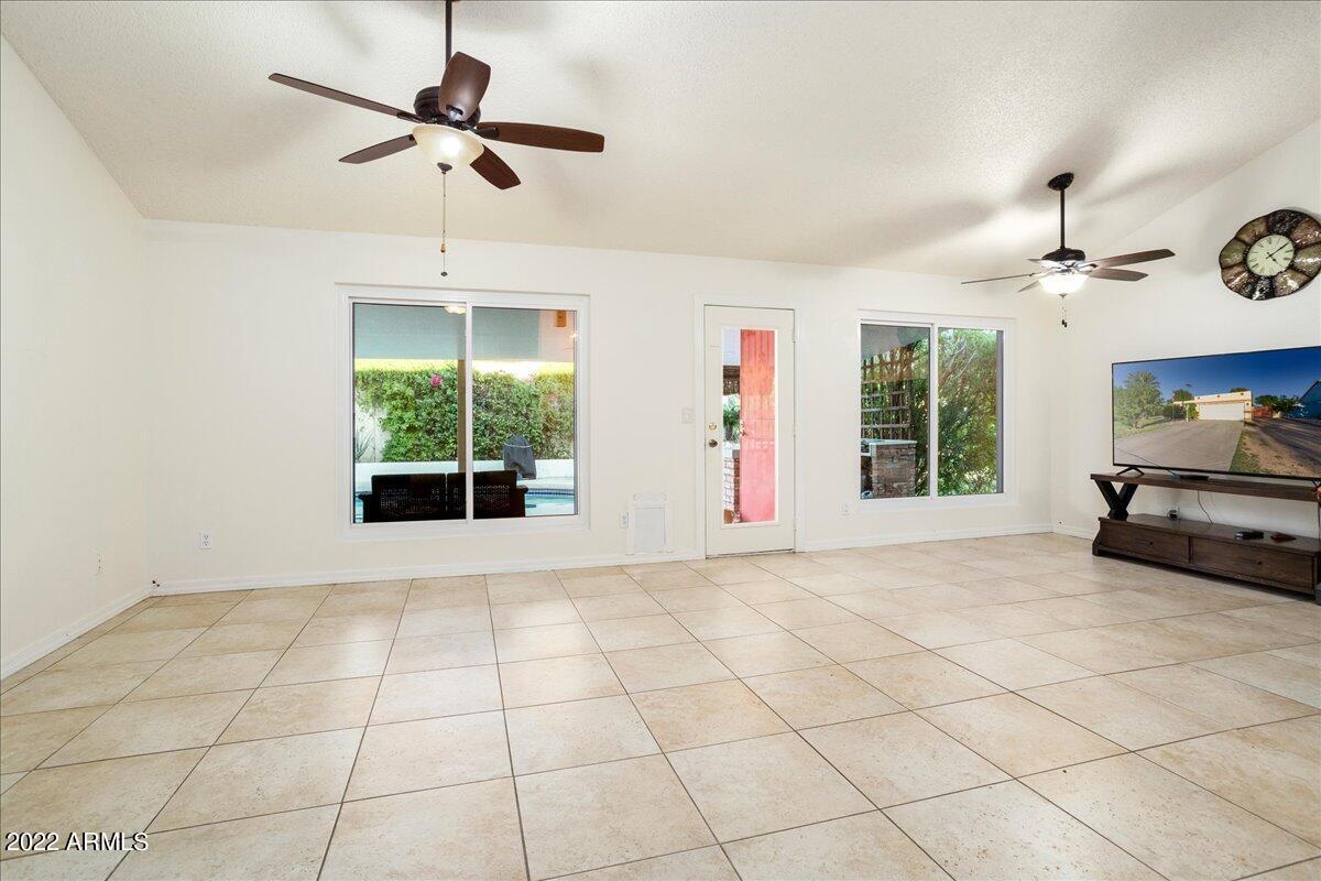 9619 N 88th Dr, Peoria, AZ 85345