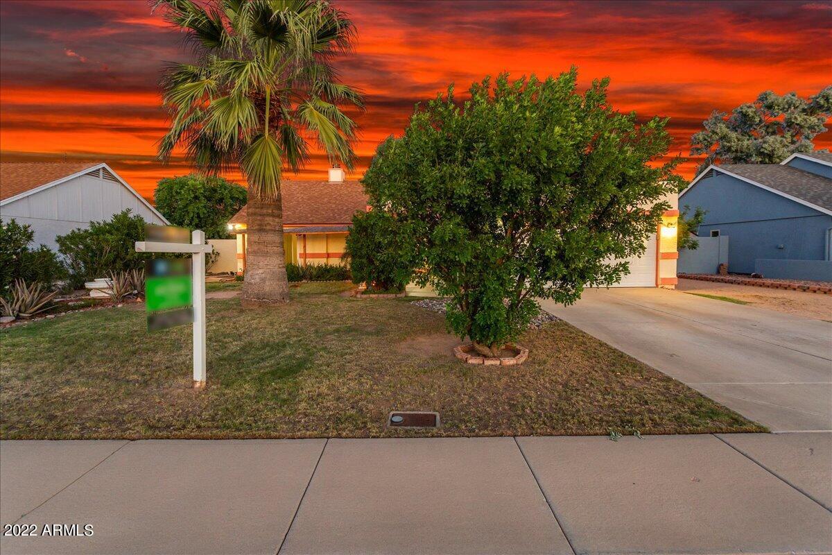 9619 N 88th Dr, Peoria, AZ 85345