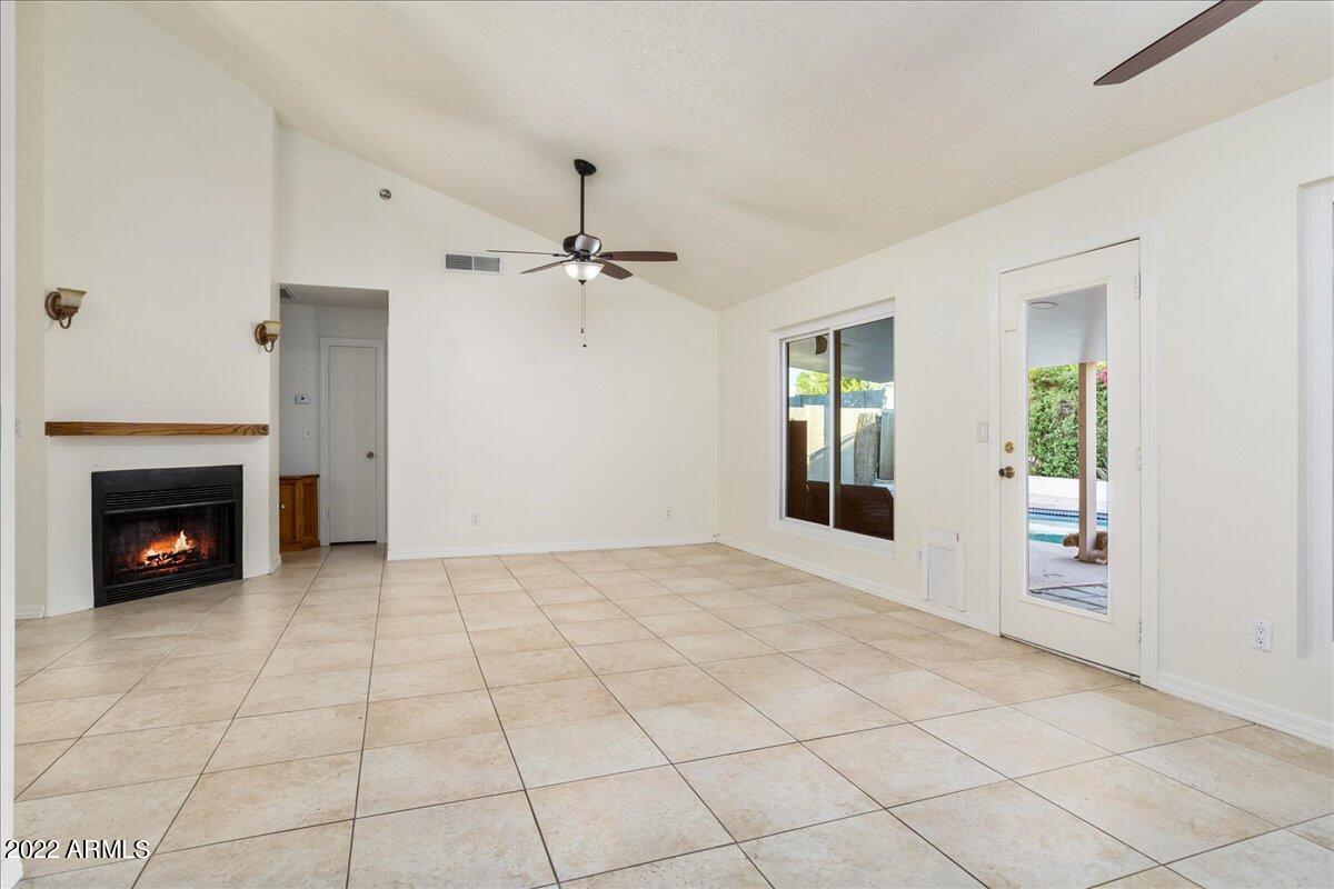 9619 N 88th Dr, Peoria, AZ 85345