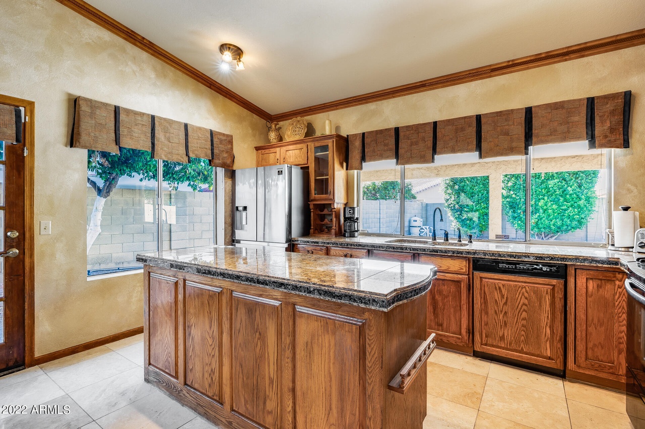 7121 W COLUMBINE Dr, Peoria, AZ 85381