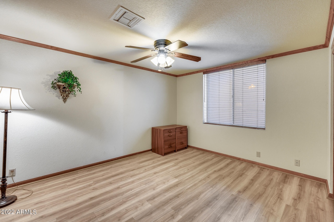 7121 W COLUMBINE Dr, Peoria, AZ 85381