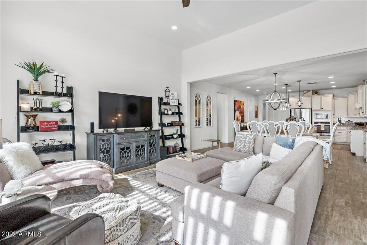 8991 W DIANA Ave, Peoria, AZ 85345
